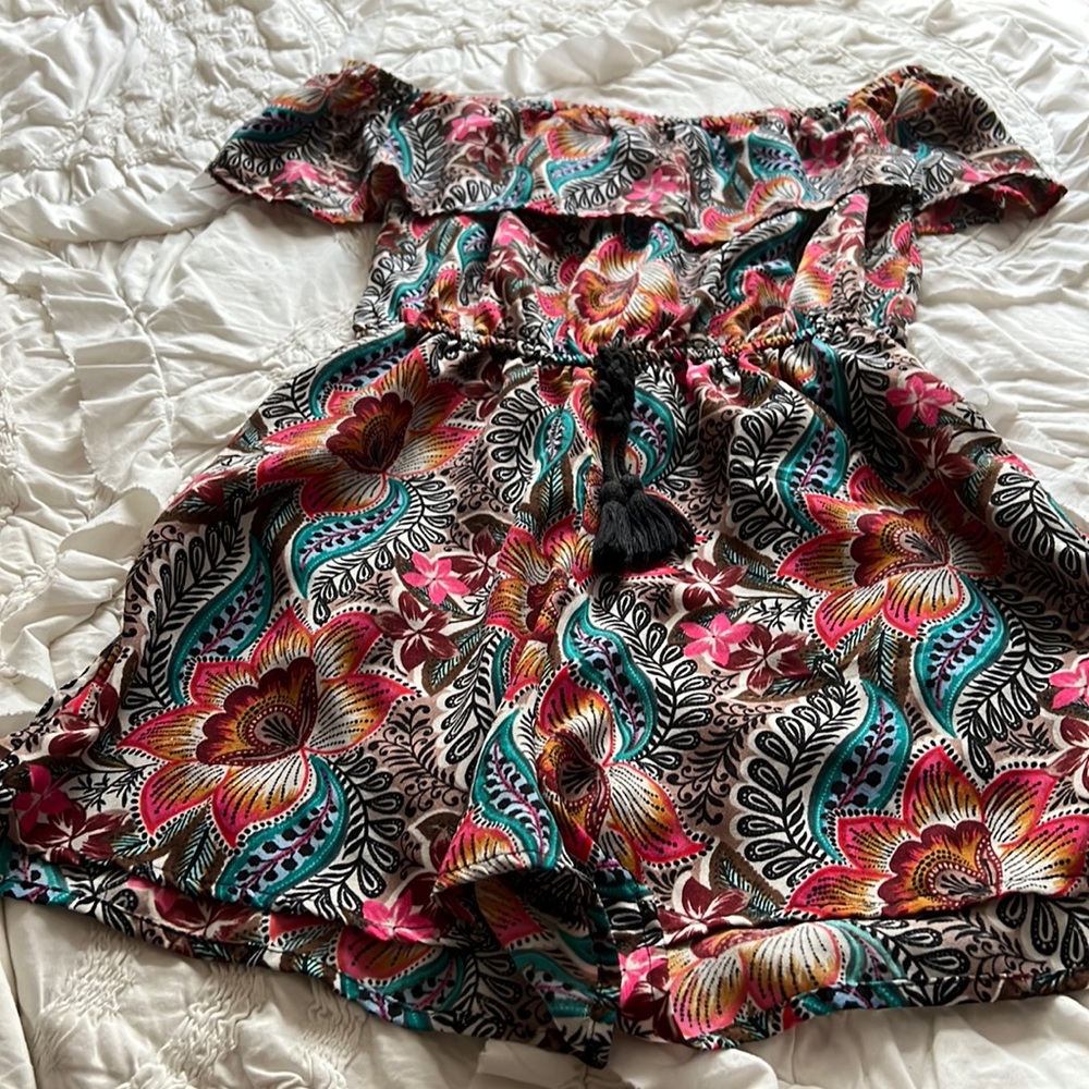 Off the shoulders floral romper